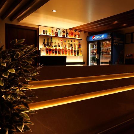 Uva Manish Hotel Kundapura Buitenkant foto