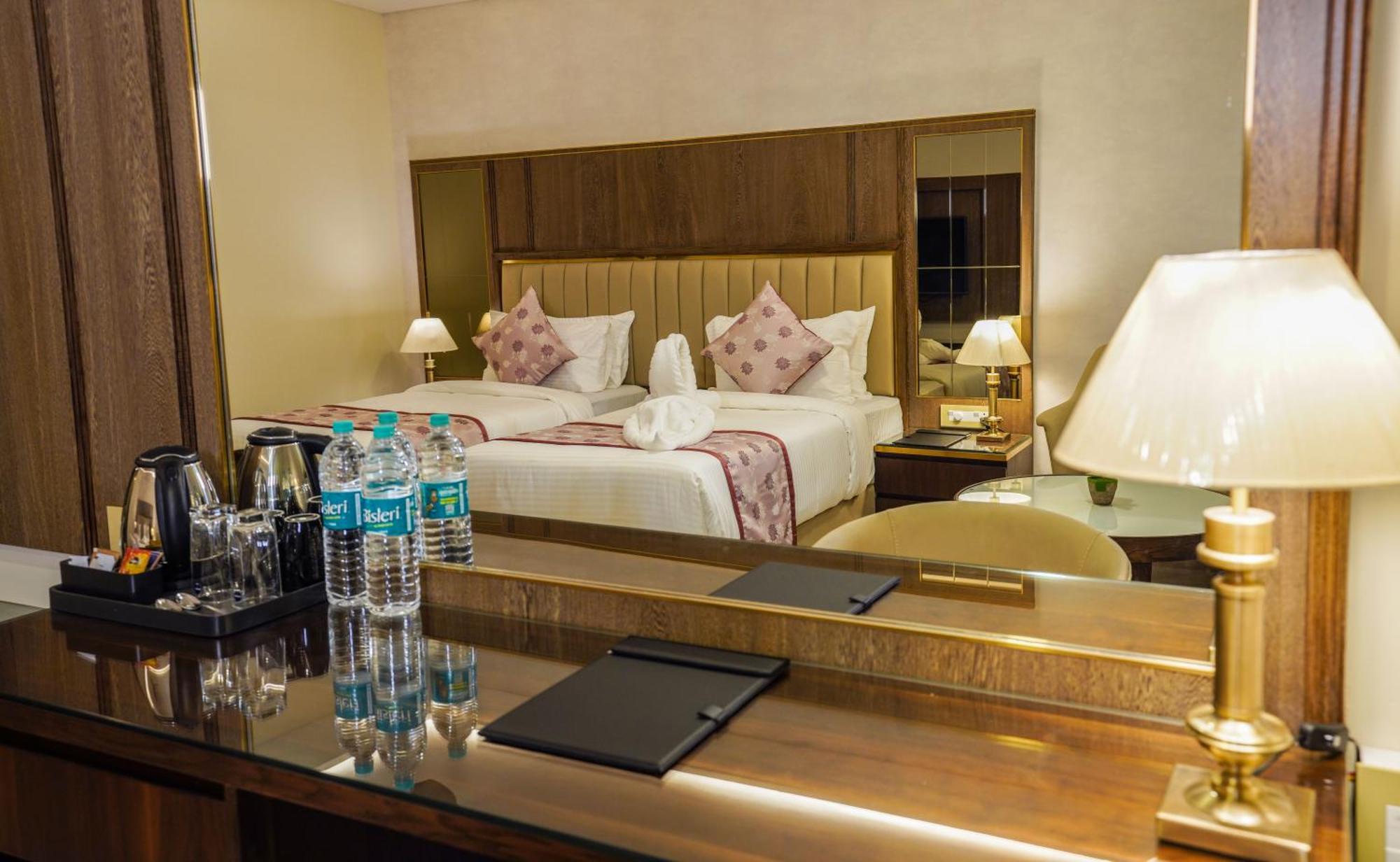 Uva Manish Hotel Kundapura Buitenkant foto
