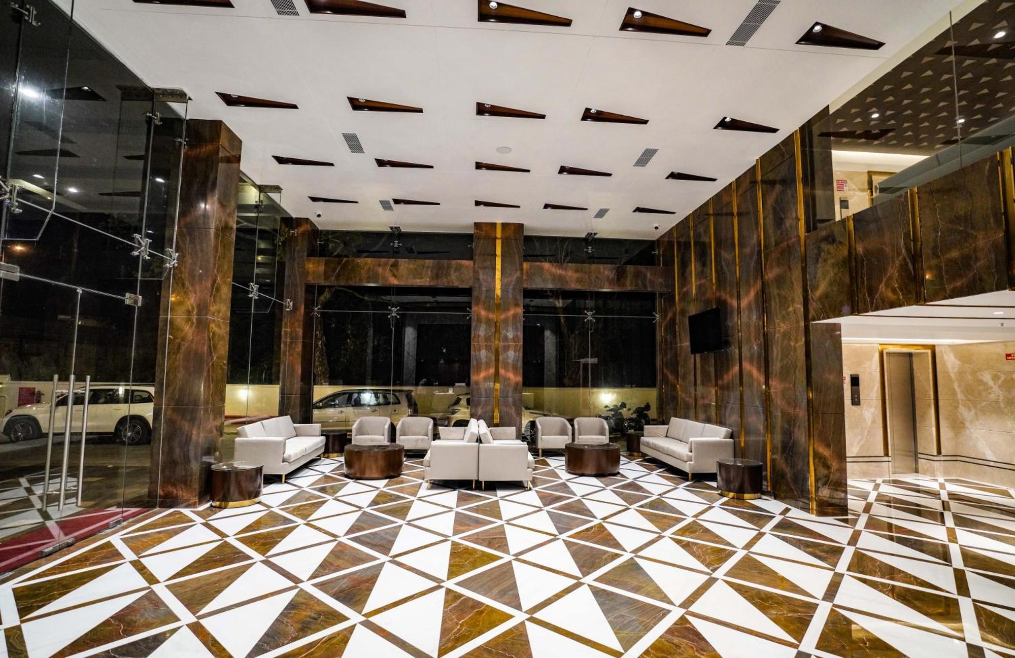 Uva Manish Hotel Kundapura Buitenkant foto