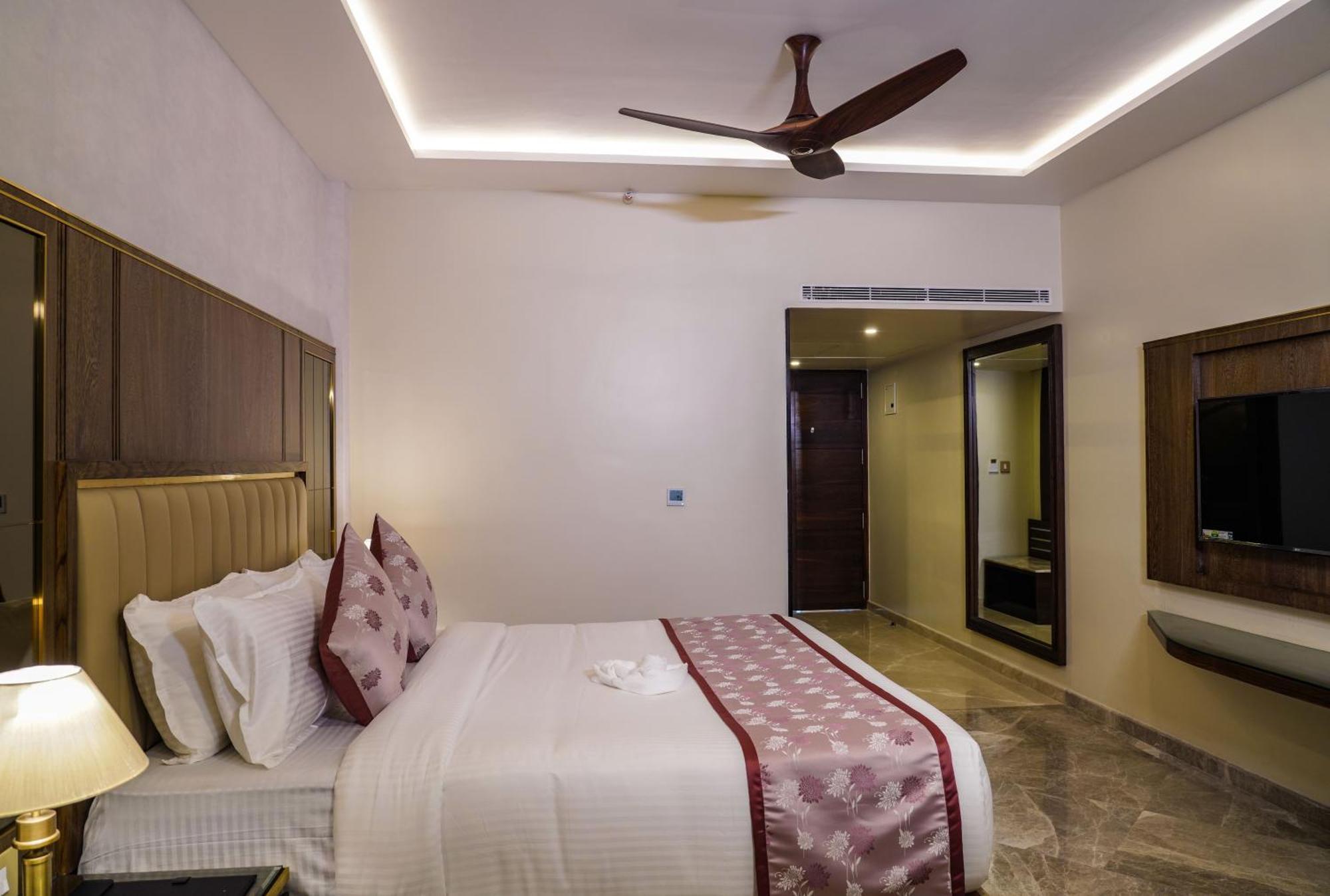 Uva Manish Hotel Kundapura Buitenkant foto