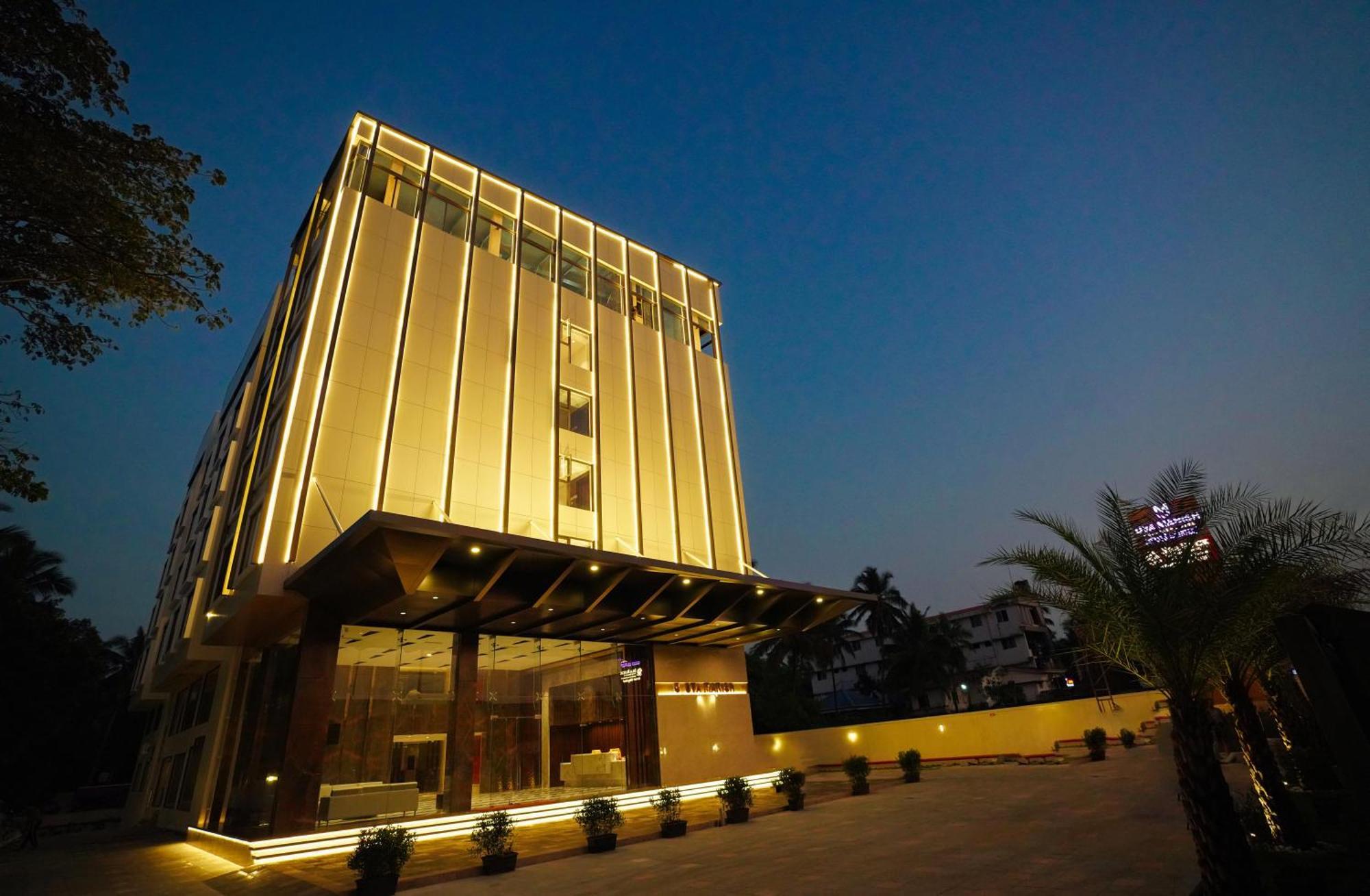 Uva Manish Hotel Kundapura Buitenkant foto