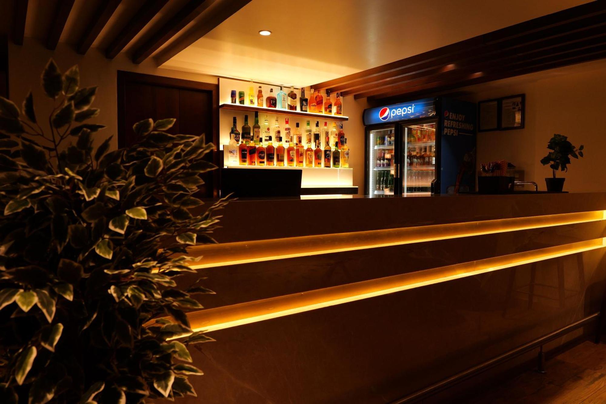 Uva Manish Hotel Kundapura Buitenkant foto