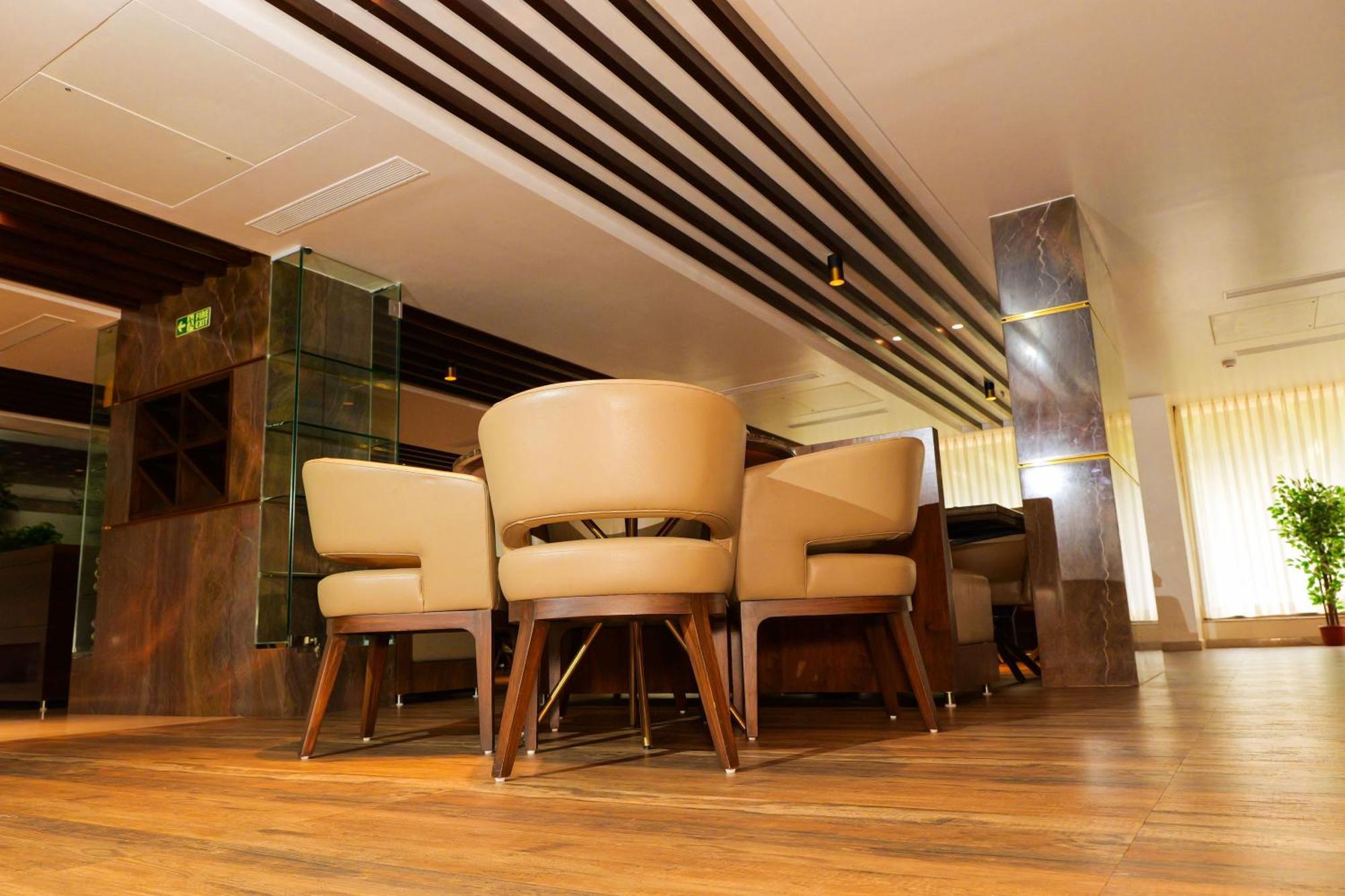 Uva Manish Hotel Kundapura Buitenkant foto
